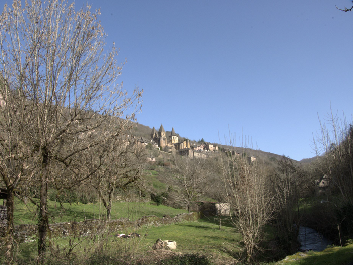Sacred Space and Landscape of Medieval Conques in the Light of Textual Sources (10th–12th centuries)